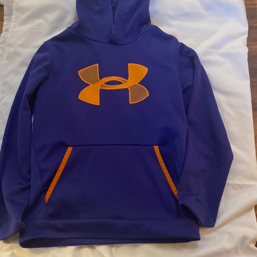 Under Armor sweatshirt